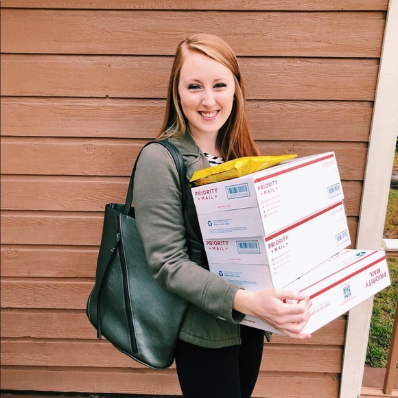 Meet your Posher, Kelly - Picture 3 of 6